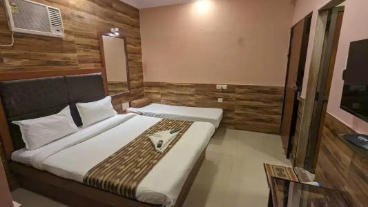 Lucky Bandra - 27