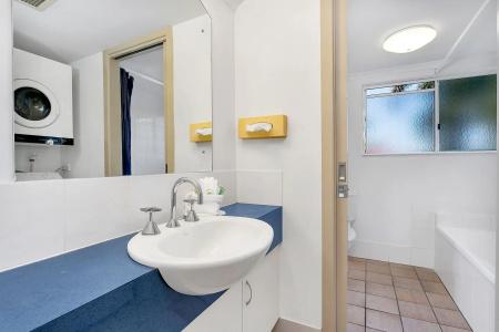 Cairns Reef Apartments & - 7