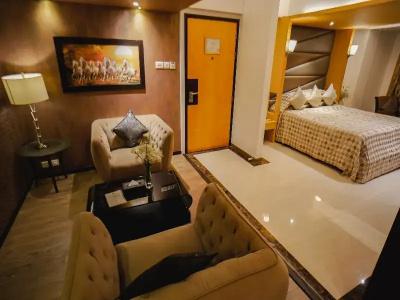 Peninsula Grand - 31