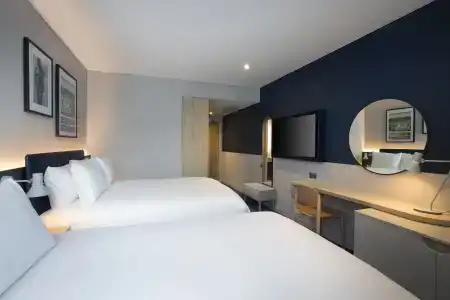 Leonardo Bristol City - 2