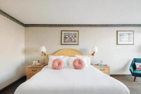 Days Inn by Wyndham Los Angeles - 24