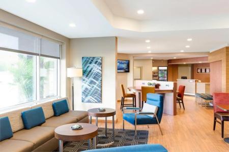 TownePlace Suites by Marriott Indianapolis Airport - 15