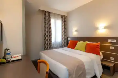 Kyriad Avignon - Palais des Papes - 82