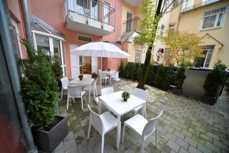 Bayer's Boardinghouse und - 13