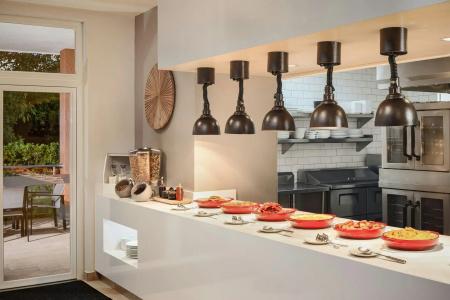 Four Points by Sheraton - 12
