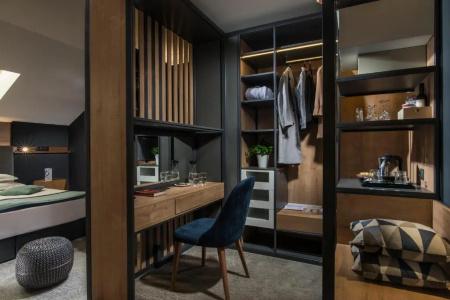 Rosslyn Thracia Sofia - 86