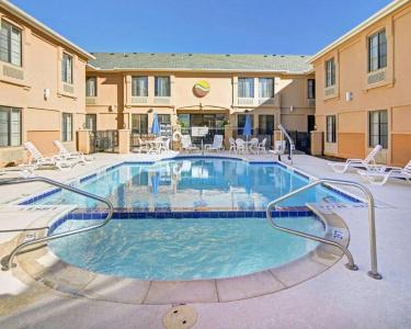 Quality Inn & Suites Dfw Airport South - 14