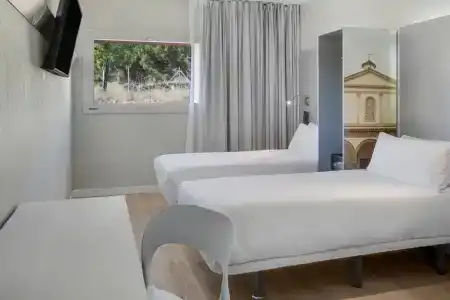 b&b Figueres - 48