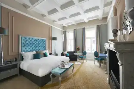 Aria Budapest by Library Collection - 39