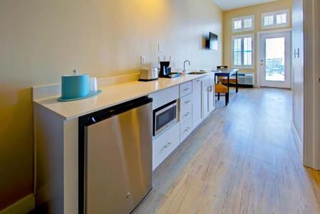 Commander & Suites - 58