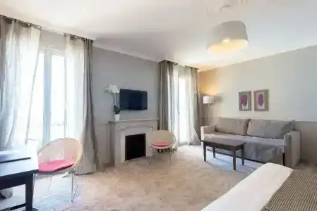 Hôtel Le Royal Promenade des Anglais - 84