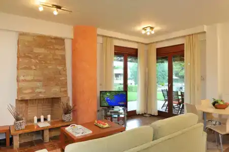 Polyastron Villas & Suites - 4