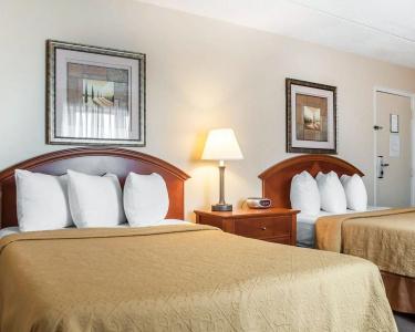 Rodeway Inn - - 3