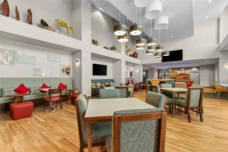 Hampton Inn & Suites West - 40