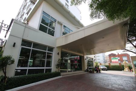 The Royal Bee Aparthotel - 13