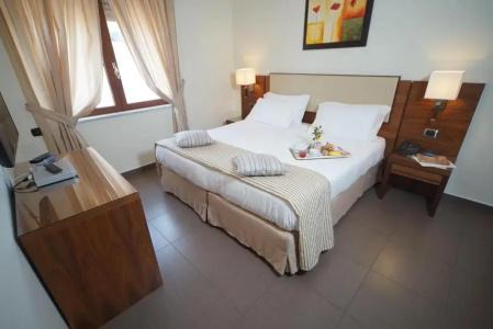 Suites & Residence - 107