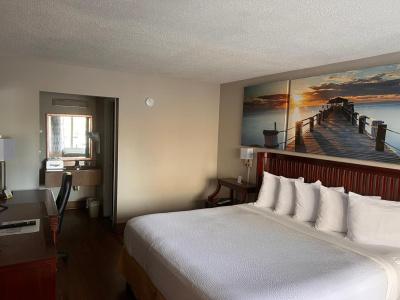 Days Inn by Wyndham Speedway - 2