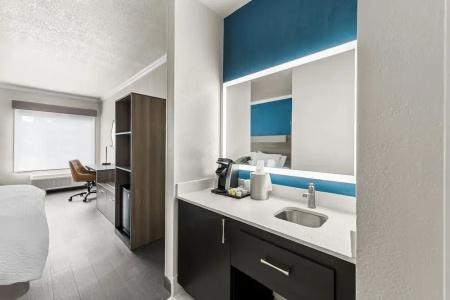 Holiday Inn Express Island, An Ihg - 61
