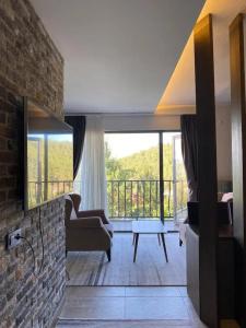 Amorium Park Wooden & Stone House - 5