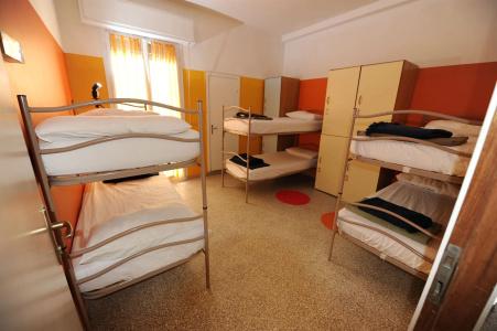 Sunflower Beach Backpacker Hostel - 1