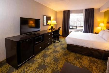 Comfort & Suites - 34
