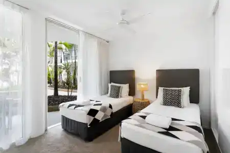 Noosa Tropicana - 1