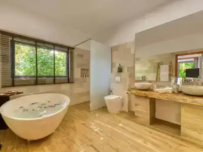 Mӧvenpick Resort Kuredhivaru Maldives - 9