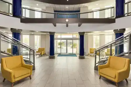 Holiday Inn Express & Suites Central - 31