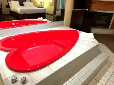 Super 8 by Wyndham by the Falls - 38