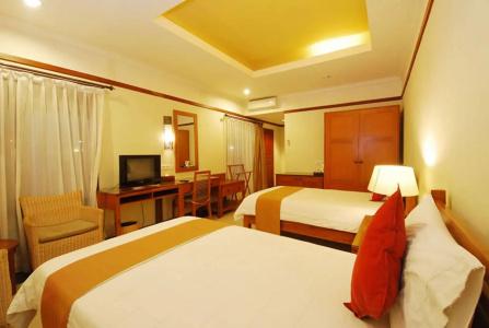Yulia Beach Inn Kuta - 45