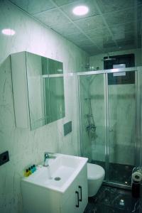 White Golden Suite - 1