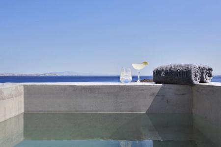 Mr. and Mrs. White Tinos - 104