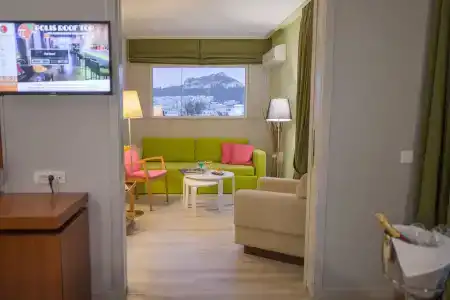 Polis Grand - 83