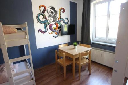 Blue Doors Hostel Ktv - 45