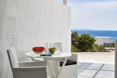 Mr. and Mrs. White Tinos - 168