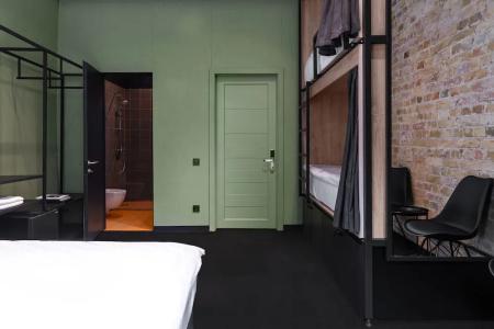 Globe Runner Hostel - 64
