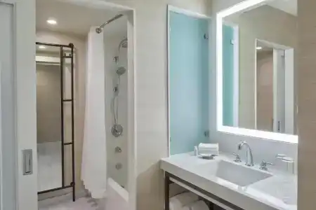 Renaissance Dallas - 44