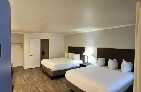 Bay Front Inn - 3