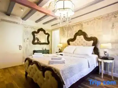 Plaza Marchi Old Town - Mag Quaint & Elegant Boutiques - 198