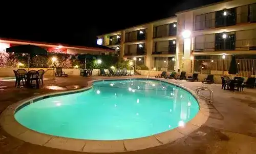 Vagabond Inn Executive Old Town - 10
