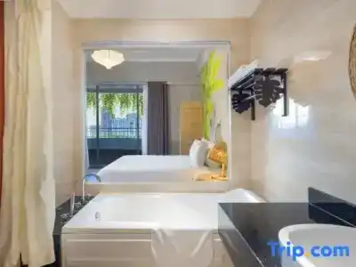 The Light & Spa - 116