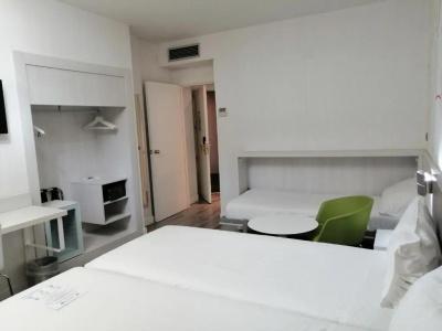 Ibis Styles Madrid Prado - 35