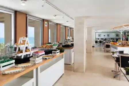 Leonardo Art Tel Aviv By the Beach - 11