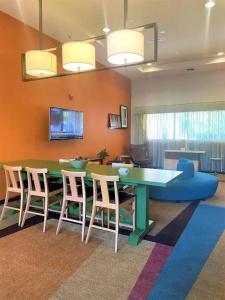 Fairfield Inn Cal Expo - 9