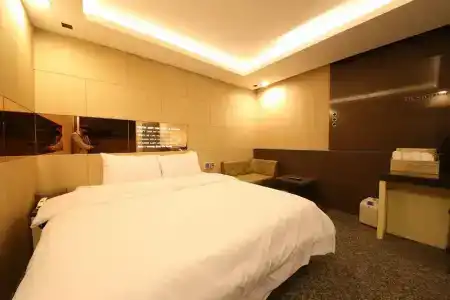 Moonbay - 4