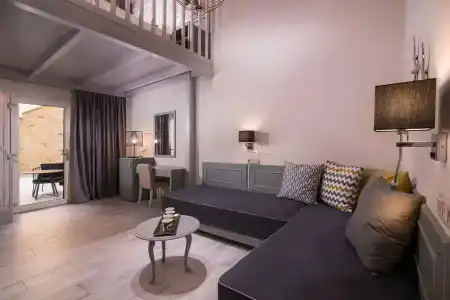 Neikos Mediterraneo Luxury Suites - 67