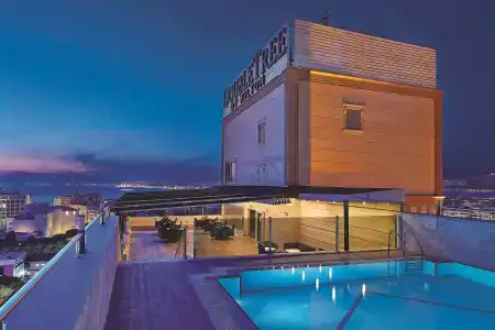 DoubleTree by Hilton Izmir - Alsancak - 13