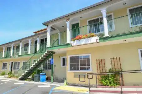 Bay Front Inn - 0