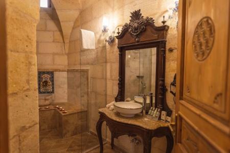 Solo Cave Suites - 104
