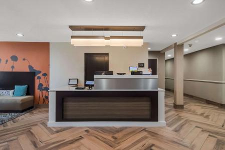 Erie Inn and Suites - 15
